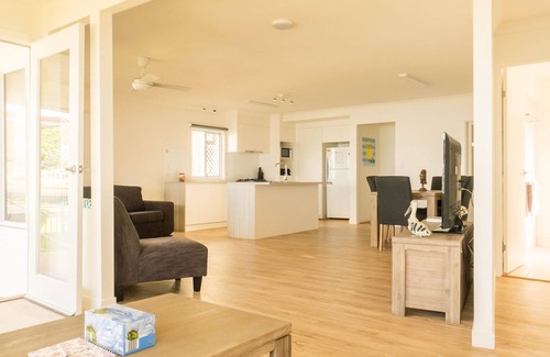 Toogoom House | Jack's Shack - Beach Paradise