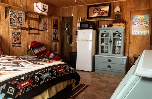 Terlingua Cabin | Jackass Flats Greasewood Grocery Cabin
