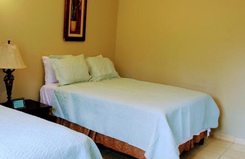 Jack's Hill Hotel | Jacks Hill Tropical Arcadia