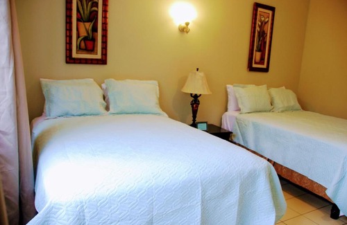 Jack's Hill Hotel | Jacks Hill Tropical Arcadia