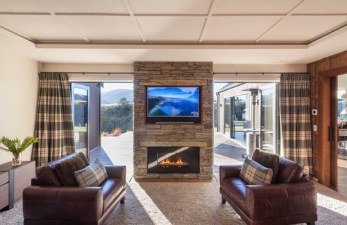 Jacks Point House | Jacks Point Lodge |Ski|Golf Or Relax |BBQ