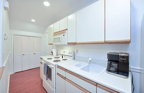 Covington Apartment | Jackson River Estate Studio Apartment on the River