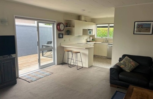 Two Mile Bay Cottage | Jacksons - Two Mile Bay Holiday Home