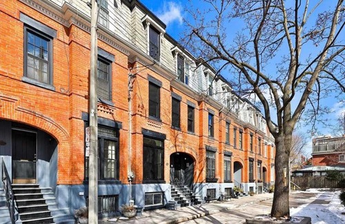 Church and Wellesley Bed & Breakfast | Jacob22 B&B