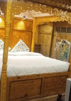 Dal Lake Boat Rental | Jacqueline houseboat