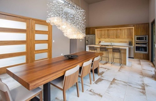 Tamarindo House | Jacuuzi, Daily Housekeeping, and exclusive beachclub membership for you to enjoy and relax in Luxury