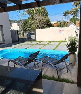 Praia da Armacao do Itapocoroi House | Jacuzzi e Piscina CASA Beto Carrero 4Q 3BWC a 300m do Parque Proximo a Praia churrasqueira e estacionamento privado
