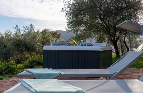 Loceri Villa | Jacuzzi | Nature | Parking Places | 10 min from the Sea