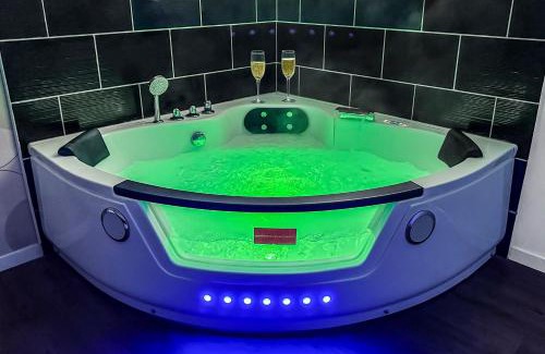 Roubaix Apartment | Jacuzzi privé, terrasse, Roubaix