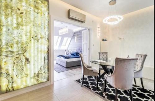 Terezvaros Apartment | Jacuzzi Roofterrace Luxury over the Opera