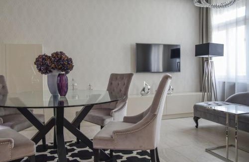 Terezvaros Apartment | Jacuzzi Roofterrace Luxury over the Opera