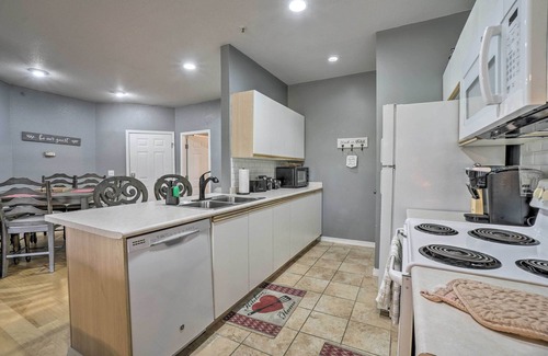 Branson Condo | Jacuzzi Tub: Branson Retreat ~ 4 Mi to Strip