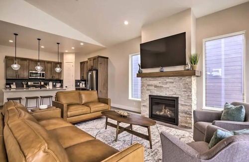 Purgatory House | Jacuzzi & Views YOUR Durango retreat just a 13-minute walk to Purgatory Resort