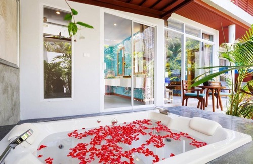 Khuk Khak Beach Villa | Jacuzzi Villa in Khao Lak with a romantic outdoor Jacuzzi JV#13