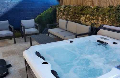La Chatre Apartment | Jacuzzis ET Jardin Privatifs