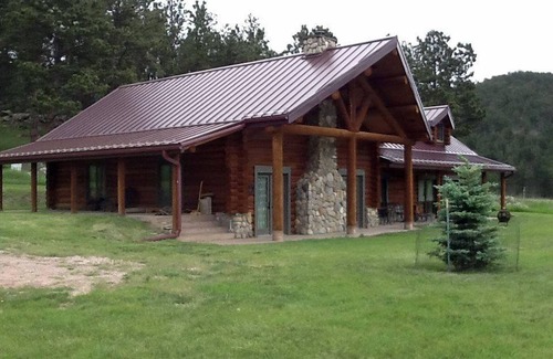 Custer Cabin | Jade Pines, Plenty of entertainment, Pinball, Shuffle Bowl, Darts, Outdoor Sauna