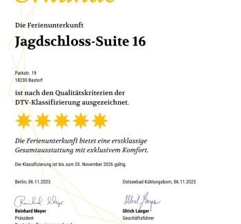 Hohen Niendorf Apartment | Jagdschloss Suite - premium castle hideway