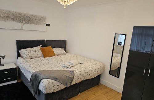 Staple Hill Apartment | jAH LODGE BRSITOL BIG HOUSE STAY FREE PARKING 20 PERCENT OFF WEEKLY MONTHLY STAY BUSINESS CONTRACTOR STUDENTS RELOCATIONS 5BED