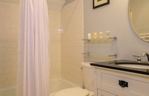 Newport Hotel | Jailhouse Inn