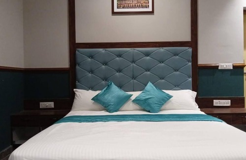 Tiruvettipuram Hotel | Jaithri Hotel and Event Center