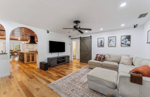 Charlotte Apartment | Jaky Cozy Charlotte Home