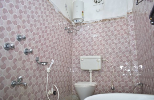 Madari Hat Hotel | Jaldapara Binaychapa Homestay