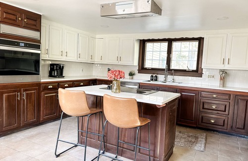 Mendon House | Jam House Killington/Pico:Renovated Luxury+Hot Tub+Sauna+Wine Bar+Pool+Game Room