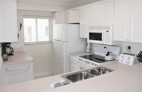 Siesta Key Condo | Jamaica Royale 402 Updated & Great views!
