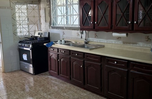 Santa Cruz House | Jamaica Santa Cruz Guest House, 5 minutes away from the town of Santa Cruz