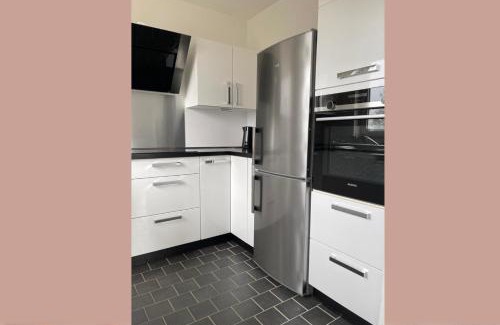 Nordstadt Apartment | James -Ferienwohnung mit Balkon in Strand und Wald Nähe