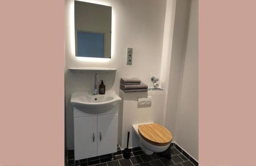 Nordstadt Apartment | James -Ferienwohnung mit Balkon in Strand und Wald Nähe