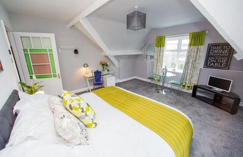 Merthyr Tydfil House | James' Place at Brynawel