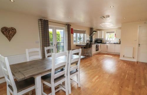 Brigg House | James Ville Marina Lodge 10