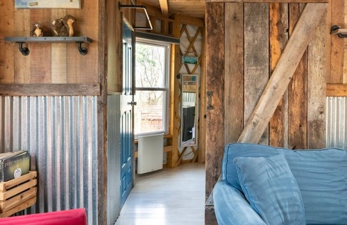 Fancy Gap Cottage | Jamie's Yurt on the BRPW, hot tub, views, 3 mile from I-77