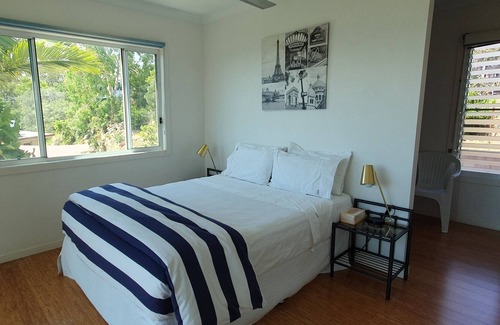 Barney Point Apartment | Jan's pet friendly fully furnished unit with harbour views and sea breezes