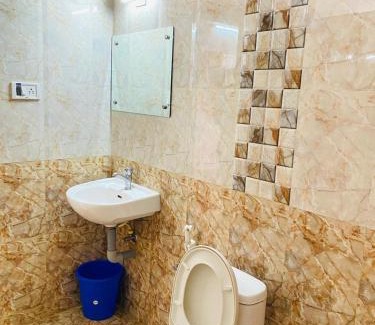 Somvarpet Hotel | Janaki Stay