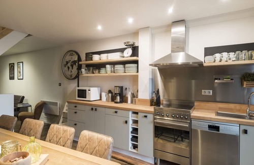 Dun-sur-Meuse House | Jane Austen Lake Retreat