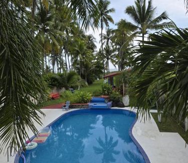 Barranca Hotel | Jane's Beach Resort