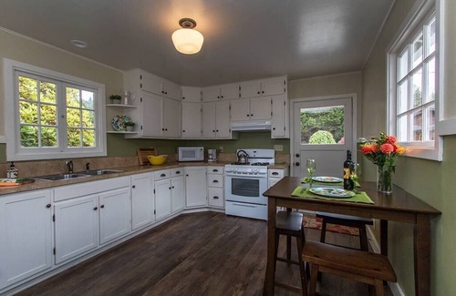 Pacific Cottage | Jane's Creek Cottage ~ Affordable & Near Cal Poly Humboldt!
