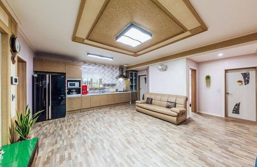 Yeongdeok House | Jangsa Solbat Pension