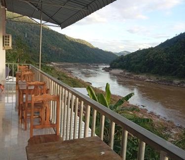 Pakbeng House | Janh Ya Phone Guesthouse