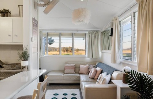 Broke House | Janie's Cottage - Secluded Wine Country Home