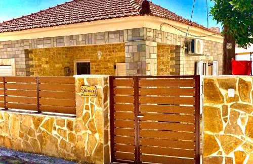 Pentati House | Janos Seaview House