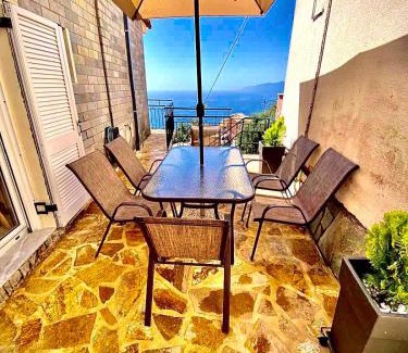 Pentati House | Janos Seaview House
