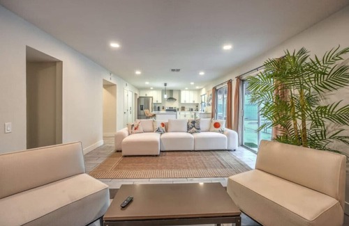 Paradise House | Japanese Zen Retreat w/Pool Sauna Spa by STRIP