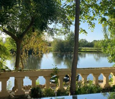 Les Roches-l'Eveque House | Jardin d'Ébène