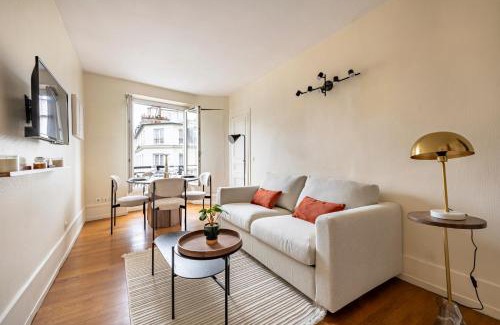 Notre-Dame-des-Champs Apartment | Jardin du Luxembourg I Fully equipped with View