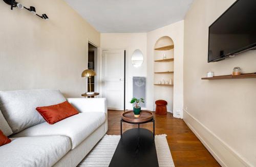 Notre-Dame-des-Champs Apartment | Jardin du Luxembourg I Fully equipped with View