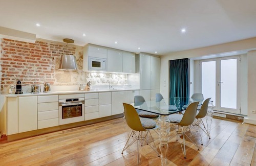 Quartier Sainte-Avoye Apartment | Jardin Prive - Gorgeous 3 Bed House in Le Marais
