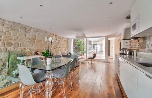 Quartier Sainte-Avoye Apartment | Jardin Prive - Gorgeous 3 Bed House in Le Marais